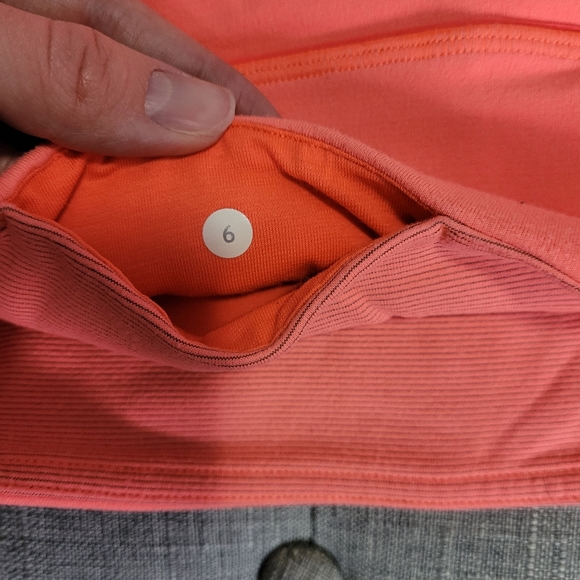 Lululemon reversible crop Sz 6 - Picture 4 of 5